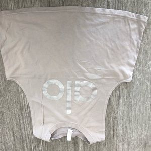 Small Alo Yoga logo crop tank